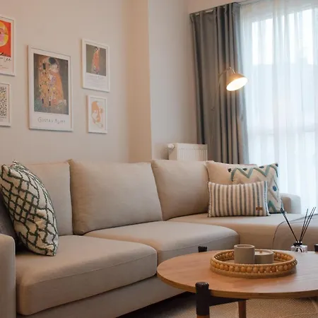 Apartment Bright & Cozy 1bdr Near Biz Cevahir Hali Mall